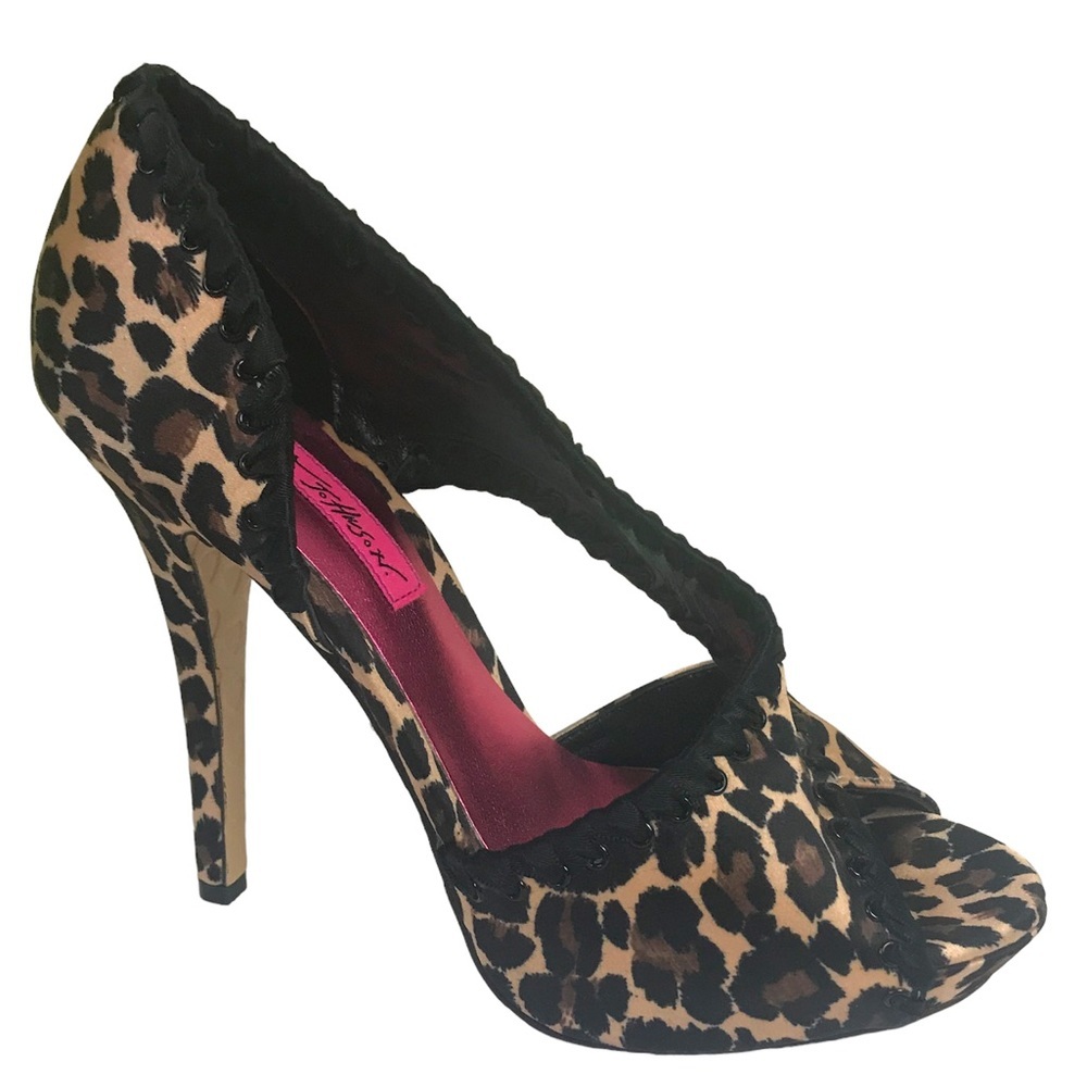 Betsey Johnson NEW Satin T Strap Peep Toe Leopard Cheetah Animal Print Heel Pump